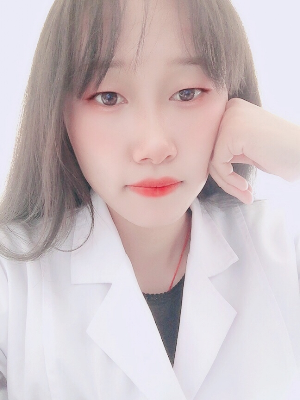 白婚纱的第一张照片--昆明认干亲服务网